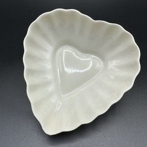 Vtg Heart Beleek Ivory Fine Bone China Porcelain Trinket Dish 7th mark 1980-1993